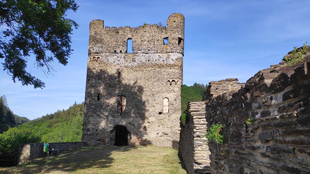 Wehrhafte Burg