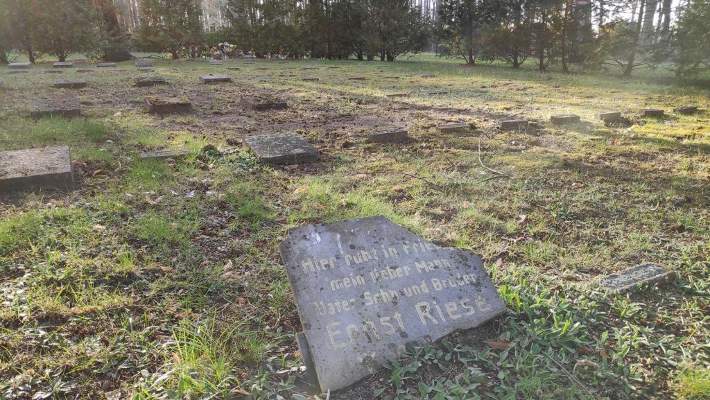 Friedhof an der B5 Dallgow Sowjetisches Ehrenmal