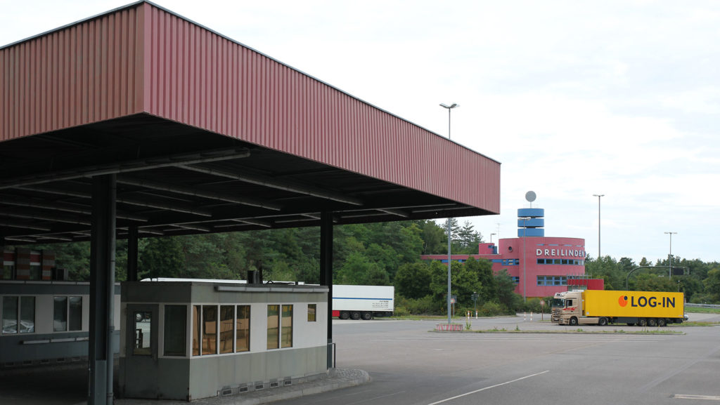 Drewitz Dreilinden Grenzkontrollstelle DDR Checkpoint Bravo Berlin