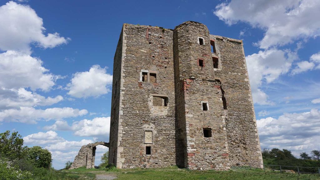 Burg Arnstein im Harz in Sachsen-Anhalt im Ort Arnstein.