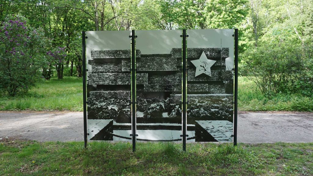 Nach dem Tod von Karl Liebknecht und Rosa Luxemburg wurde auf dem Friedhof eine Gedenkstätte der KPD errichtet. 