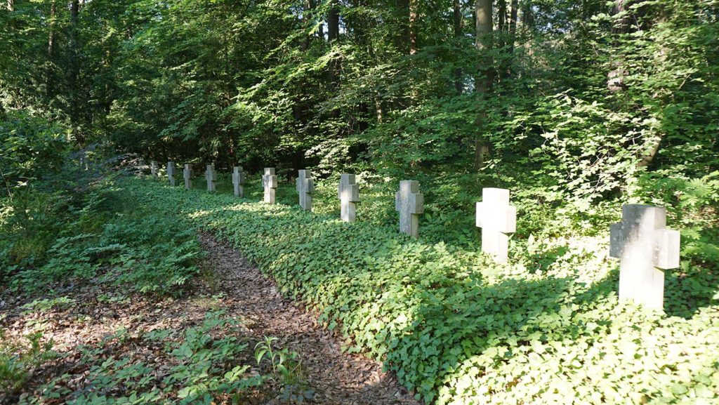 Auf dem Areal sind auch gefallene deutsche Soldaten beerdigt. 