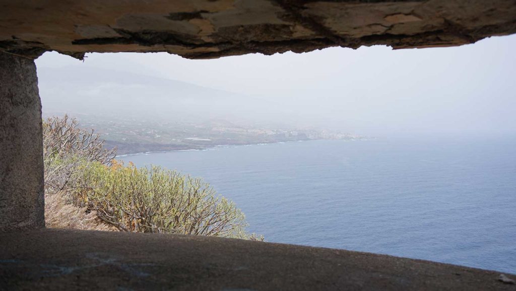 Der Bunker am Plateau von La Quinta ist von außen kaum zu sehen, dafür kann man selbst weit sehen.