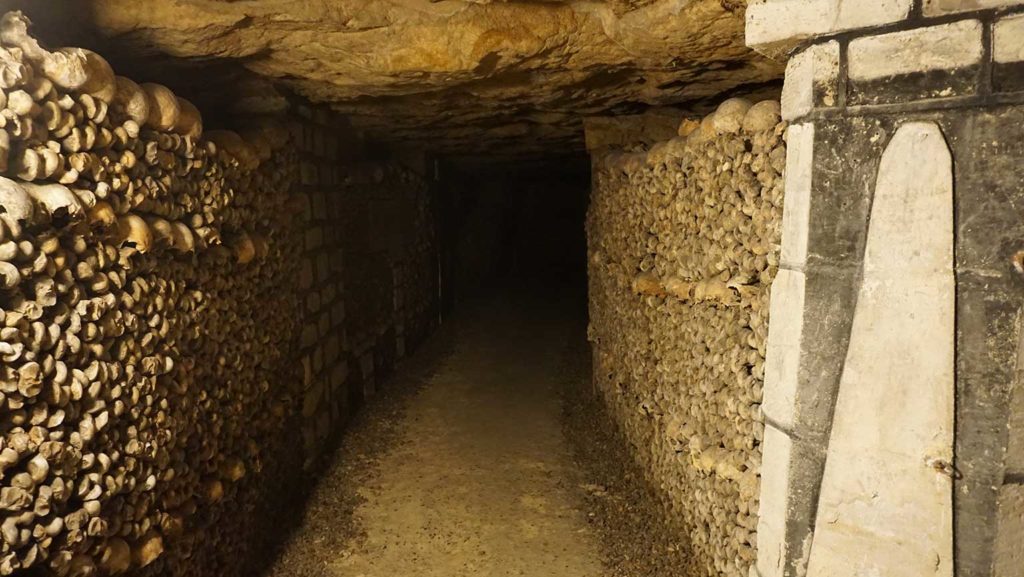 Man entschied sich, die unterirdischen Gänge in ein Beinhaus umzuwandeln.