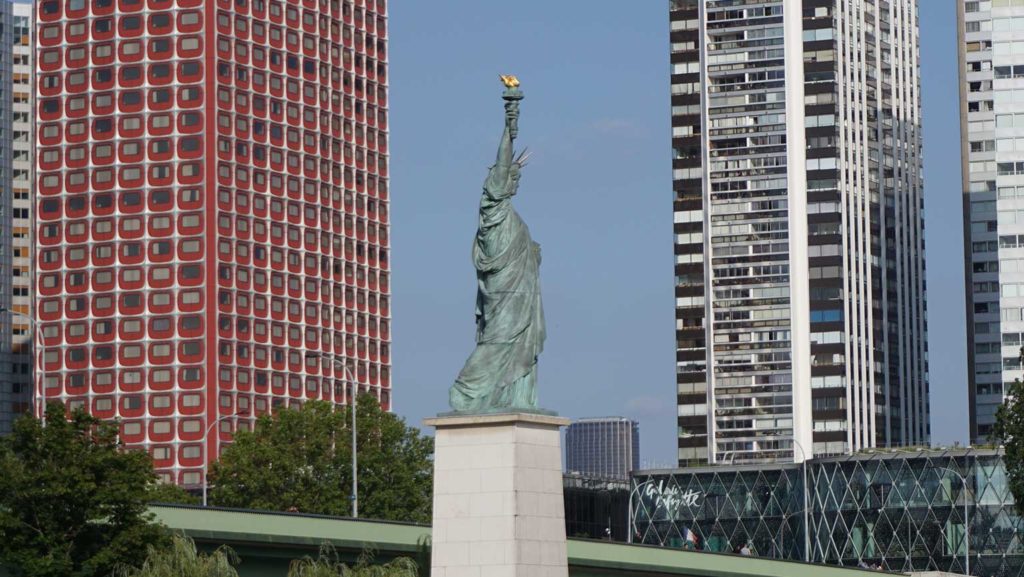 Sie diente als Vorbild für die Freiheitsstatue in New York in Manhattan.