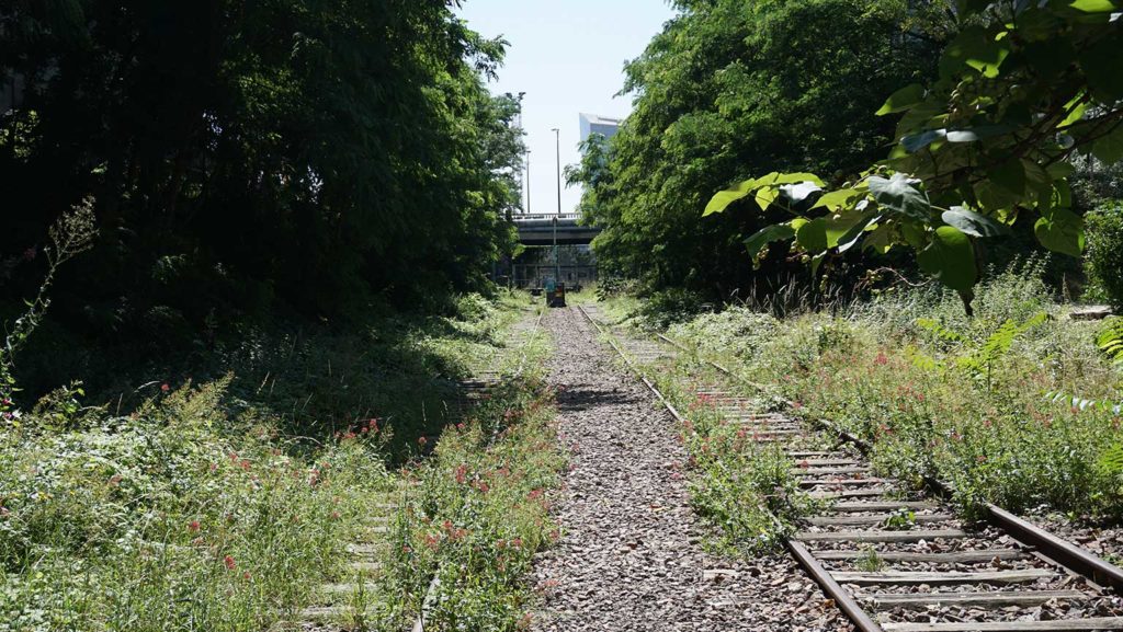 Die Petite Ceinture war ein Ringbahn, die mit ihrer 32 Kilometer langen Strecke einen Kreis innerhalb von Paris vollzog.